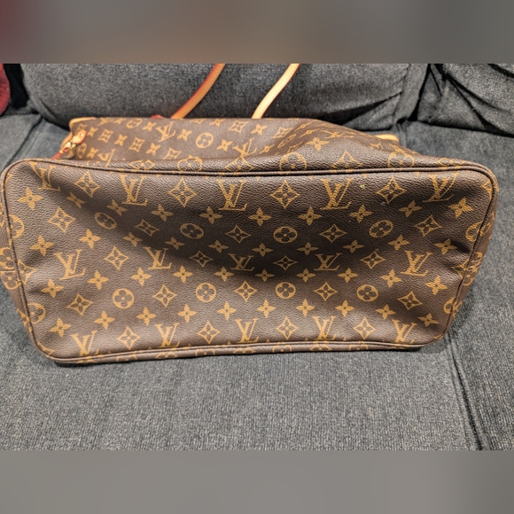 Louis Vuitton Monogram Canvas Tote in Brown with Tan Trim - Picture 9 of 10